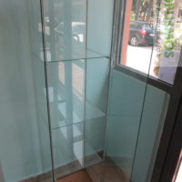 Επιδαπέδια Γυάλινη Βιτρίνα Ουδέτερη