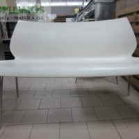 Άσπρος καναπές διπλός